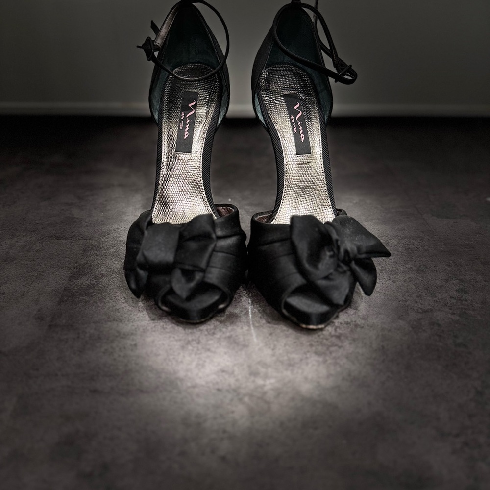 Elegant Black Satin Woman’s Heels